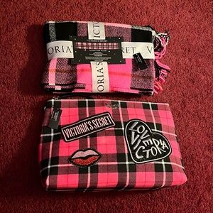 Cute matching VS pink plaid bag and scarf set. Perfect for a Christmas gift!